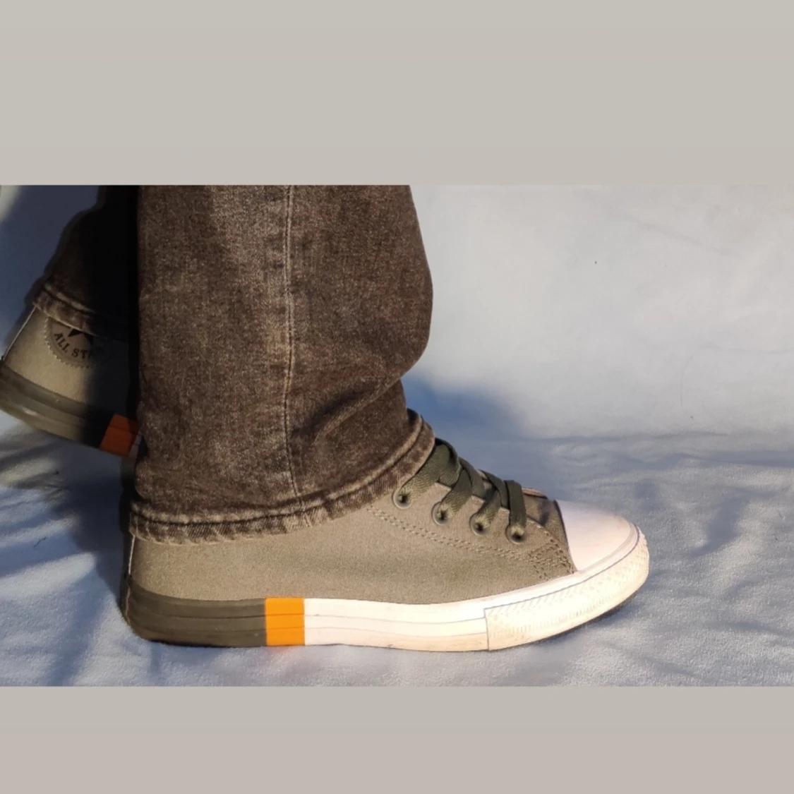 MILITÄRGRÖNA CONVERSE STRL 37,5