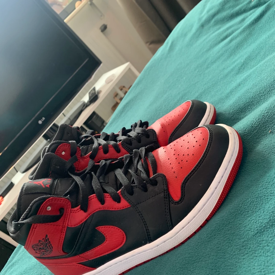 NIKE AIR JORDAN 1 MID BANNED - 91