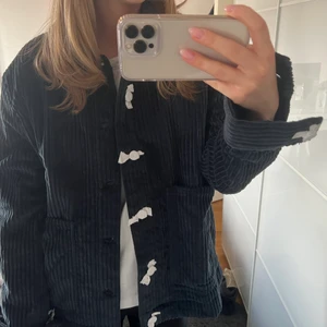 Jacka  - Säljer min helt oanvända Manchester jacka från zara 