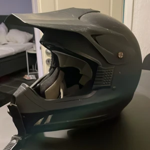 Moppe/cross hjälm - Mycket bra skick och väldigt skön. Bara jag som har haft en i ett år typ
