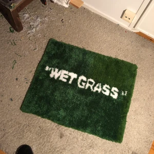 Egengjord ikea matta  - Säljer en matta som jag har gjort själv, det är en ikea virgil abloh collab, den är 70 centimeter bred och 60 cm på längde