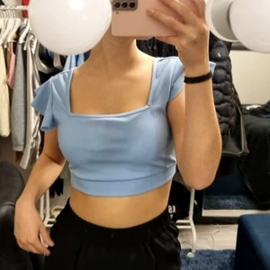 Topp - En topp från shien som är jättefin. Använd fåtal gånger men den ser frf ny ut.