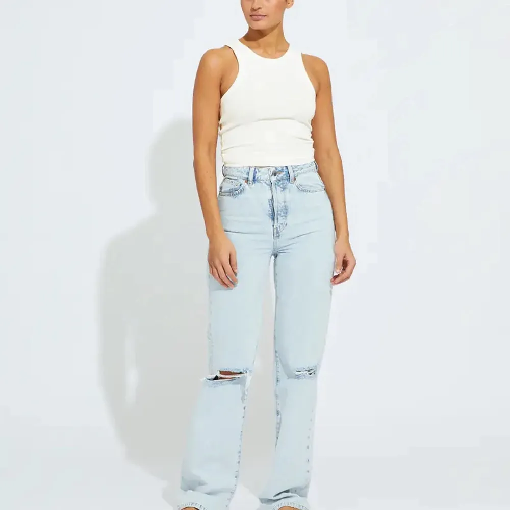 Ett par basic jeans från Gina i storlek 34. Köpte de för 600kr men säljer de för 200kr 😇. Jeans & Byxor.