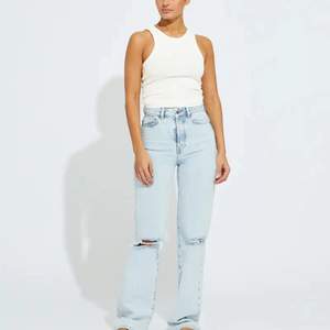 Ett par basic jeans från Gina i storlek 34. Köpte de för 600kr men säljer de för 200kr 😇