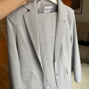 NAKD SET - Så snyggt kostym set! Helt oanvänt. Finns inte längre kvar på hemsidan. Mitt pris 500 kr