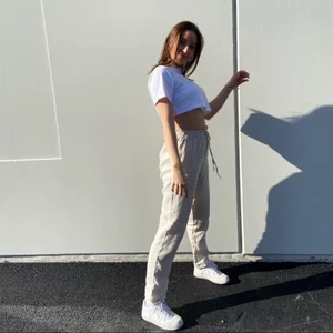 Linne byxor - Säljer mina super fina linne byxor som inte går att få tag i längre 💓 jag är 172 cm lång 