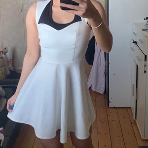 Vit klänning för student! - En söt klänning från Nelly i storlek Xs. Endast använd en gång 