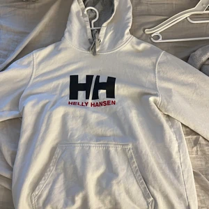 Nypris 800, säljer 300 knappt använd  - Liten liten fläck som man int tänker på över ena H:et. Inte använd mycket alls. 