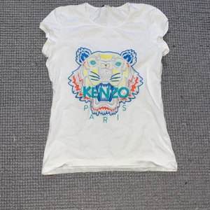 Kenzo T shirt - Tshirt från Kenzo. Köpt i London i butik. Unik design.