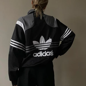 Adidas bomberjacka - Bomberjacka/tröja från bomberjacka. Unisex. Storlek M