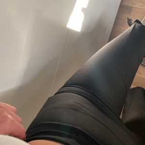 Byxor från Zara  - Byxor från zara i storlek 34