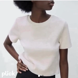 Fin Zara tröja  - Säljer då jag inte har använt den så mycket, sparsamt använd💕 Först till kvarn!!⭐️😘