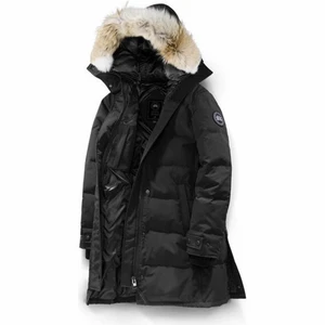 Canada Goose black label - Säljer min canada Goose i storlek S. Fått i present förra året. Kvitto finns ej men finns en qr kod man kan skanna. Kan gå ner i pris vid snabb affär!!