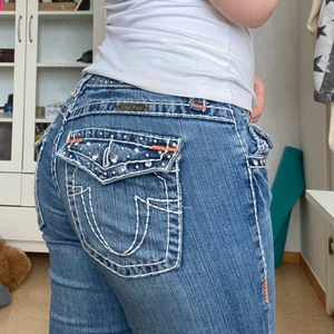  true religion jeans - Super fina true religion jeans de är bootcut. De är lite för långa för mig och jag är 162❤️