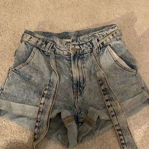 Shorts  - Ett par blåa shorts. Säljer dom för att de va försmå. 