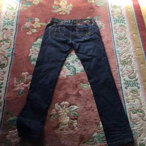 En åkta desiqual jeans som passar 30- 32. Bra provat