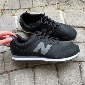 New balance 400 - Använda en gång, kmr ej till användning. Kan skickas mot frakt.