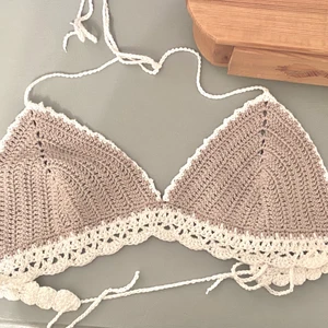 Virkad bikini - Hemmagjord bikini i 100% ekologisk bomull som tål tvätt. Passar större A och vanlig B kupa. Jag tar även beställningar ❤️