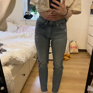 Säljer ett par gamla jeans i bra skick. storlek 24/S