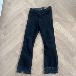 Jeans från Rag&Bone  - Otroligt sköna svarta jeans som ser ut som nya! Storlek 23, väldigt stretchiga. Nypris 2000