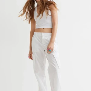 Cargo pants - Super fina, somriga cargo pants. Aldrig använda själv och väldigt trendiga just nu💕 