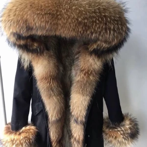 M/S - Parkas jacka köpt på Ssstore för ca 6 månader sen, Storlek M/S säljs för 2500kr 