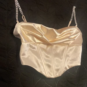 En fin topp från ciquelle🤍💖 - Den e använd 1 gång eftersom den passar inte mig🤍💖💞💕