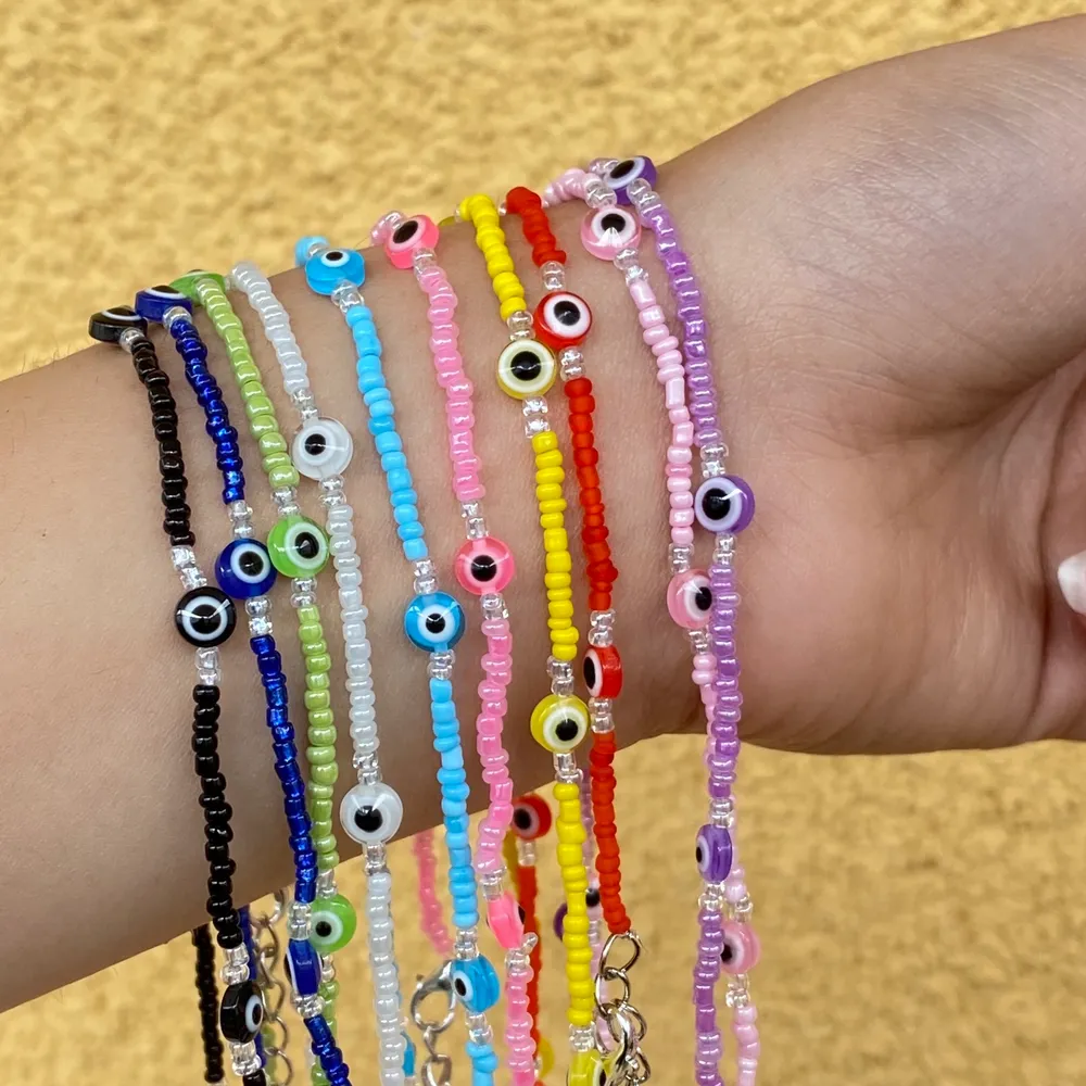  Evil eye Kollektion 🧿 * 35kr per halsband exklusive frakt! * Du väljer längden själv * Flera olika färger * Vill du ha ett mix-färgat halsband? Gärna! Du väljer precis allt. * Standard längd 40 cm * + 1cm = +2 kr. Accessoarer.