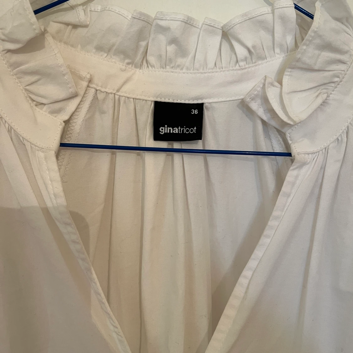 Vit klänning med volanger storlek 36 - 91