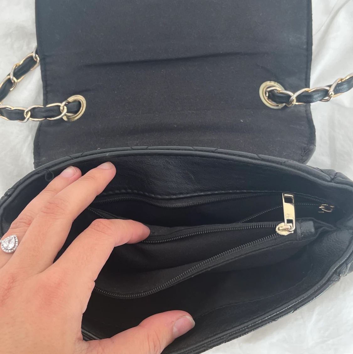 Svart axelremsväska  - 91