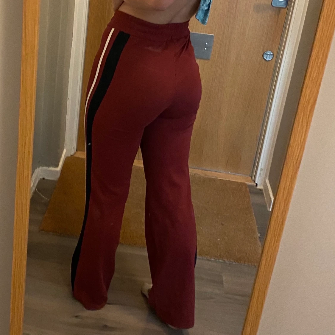 Röda byxor storlek S - 90