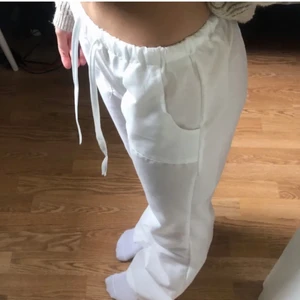 linnebyxor - jätte sköna linnebyxor, passar någon som är en aning mindre, storlek S är 160 cm lång  de är köpte på någon amerikansk sida för ett tag sen så får inte tag på de längre