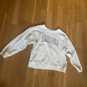 Tröja från lager 157 - Den här tröjan kommer från lager 157 och den är i väldigt fint skick då den är använd ca 2ggr men hann inte använda den mer då den blev för liten. 