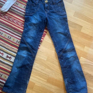 lågmidjade jeans - lågmidjade jeans från sol och måne! as fina säljer för dom kmr nt t användning❤️