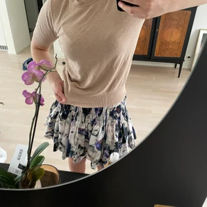 Zara topp - Finatickad topp från zara i fin beige färg!❣️❣️❣️