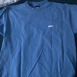 Obey tröja - Säljer den här som knappt är använd.