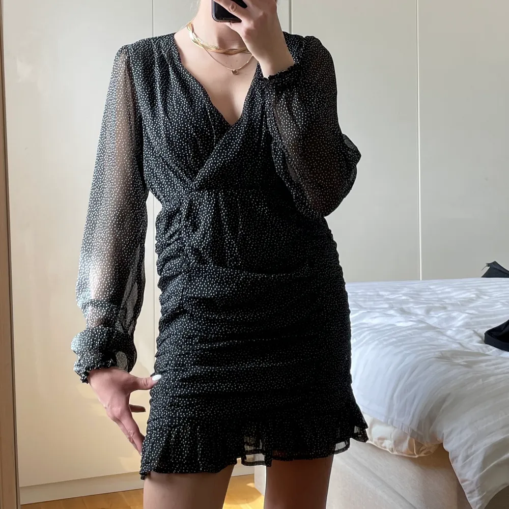 En jättefin klänning i svart från NA-KD. Aldrig använd. Köparen står för frakt.💕. Klänningar.