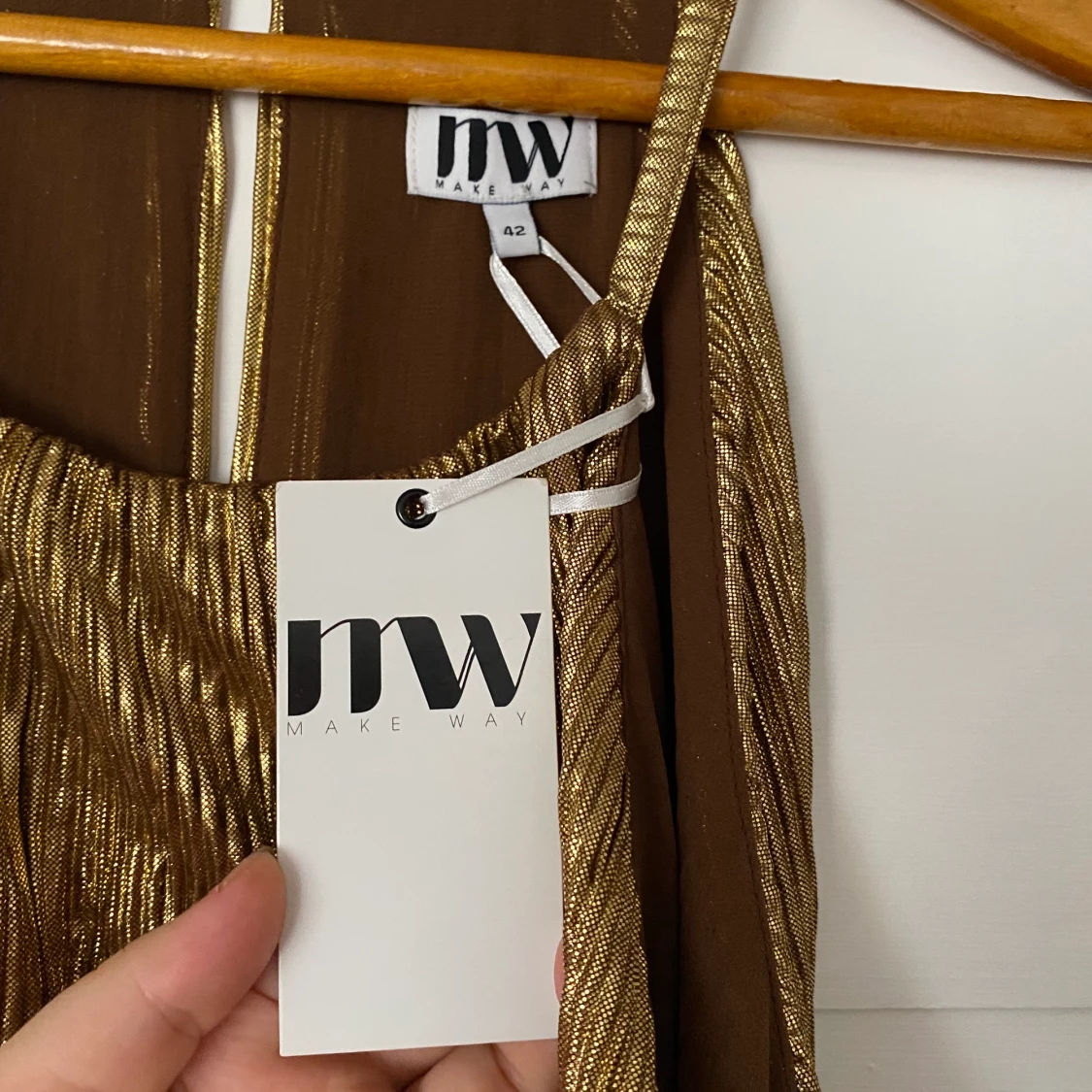 Guldklänning (oanvänd) - 91