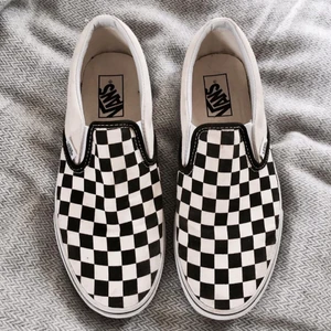Rutiga vans - (Lånad bild) Säljer ett par rutiga vans i bra skick! Skriv för fler bilder ❤️