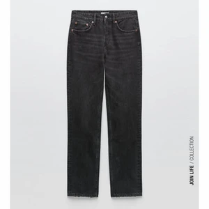 Mid rise jeans Zara - Gråsvarta mid rise jeans från zara, används inte längre🤍passar mig som är 166-167