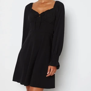 Klänning  - Skit snygg klänning🥰 Använt 1 gång och i nyskick💕