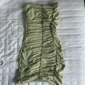 Klänning  - Aldrig använd, säljer endast för känner inte att den sitter bra på mig 