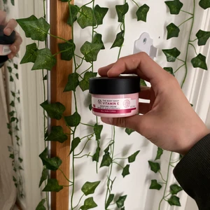 The body shop VITAMIN C - Jag n vitamin C ansiks produkt från the bodyshop ( aldrig använd) 