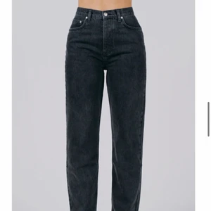 A-DSGN HELT NYA - Oanvända med lappen kvar. Säljes pga passar inte mig. Frakt tillkommer.