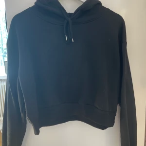 Croppad hoddie  - Super fin aldrig använd 