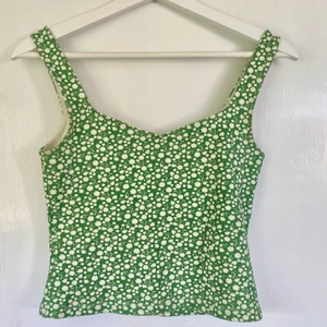 Grönt blommigt linne - Knappt använt, bra kvalite