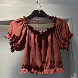 Topp - Söt topp från Ginatricot. Storlek S. 