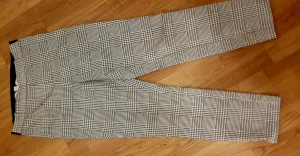 Byxor HM - Sköna snygga stretchiga byxor. I bra skick. Blå/vit rutiga
