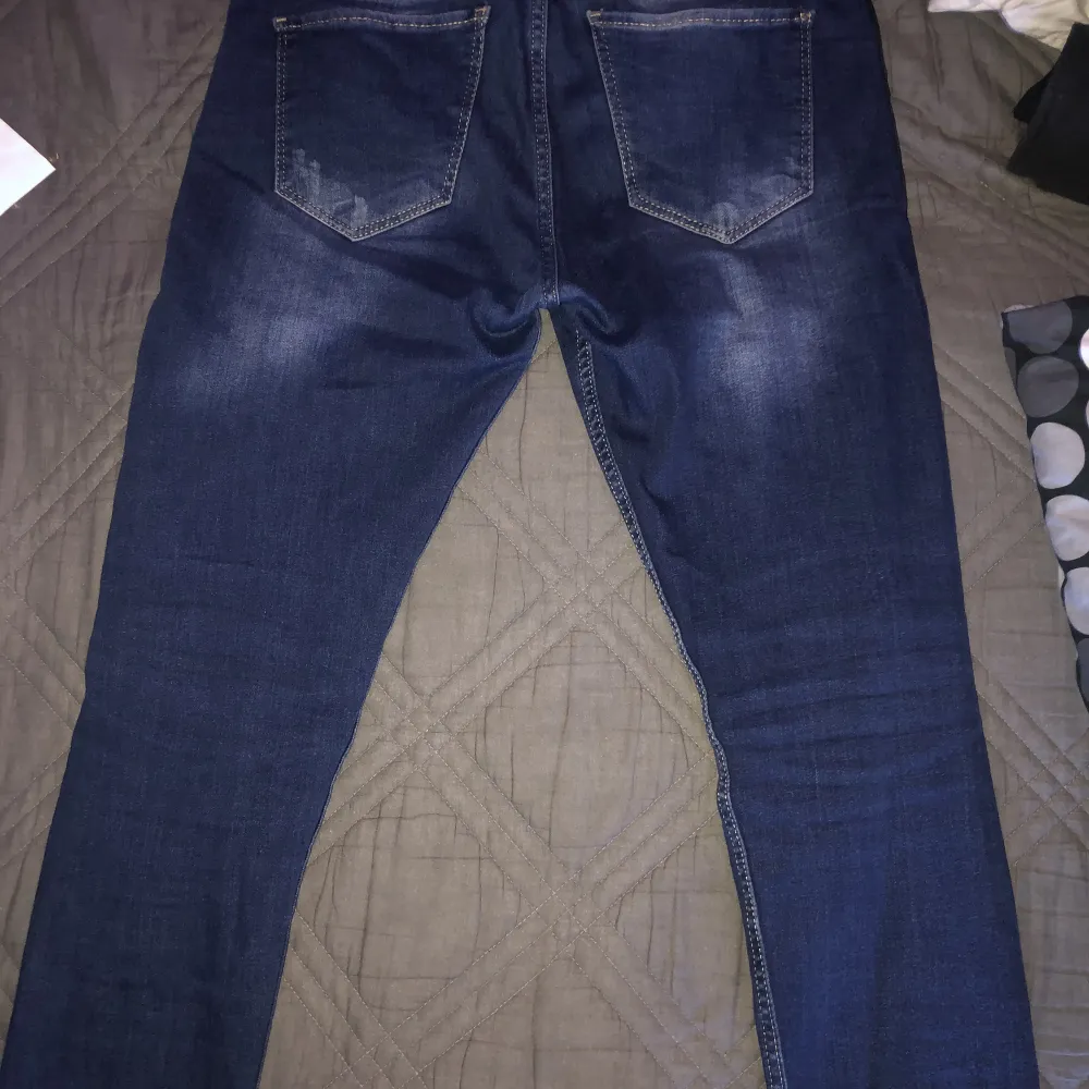 Säljer Dsquared Jeans storlek 33-34/L pris kan såklart diskuteras. Jeans & Byxor.