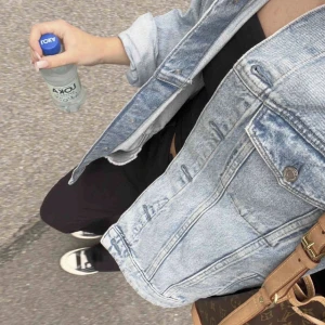 jeans jacka  - jätte fin jeans jacka från other stories i storlek 32, nästan aldrig använd